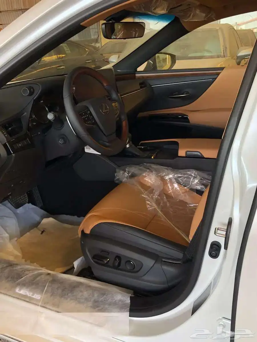 لكزس ES 350 فئه CC بريمي موديل 2025 متوفر لدى الحسن 4
