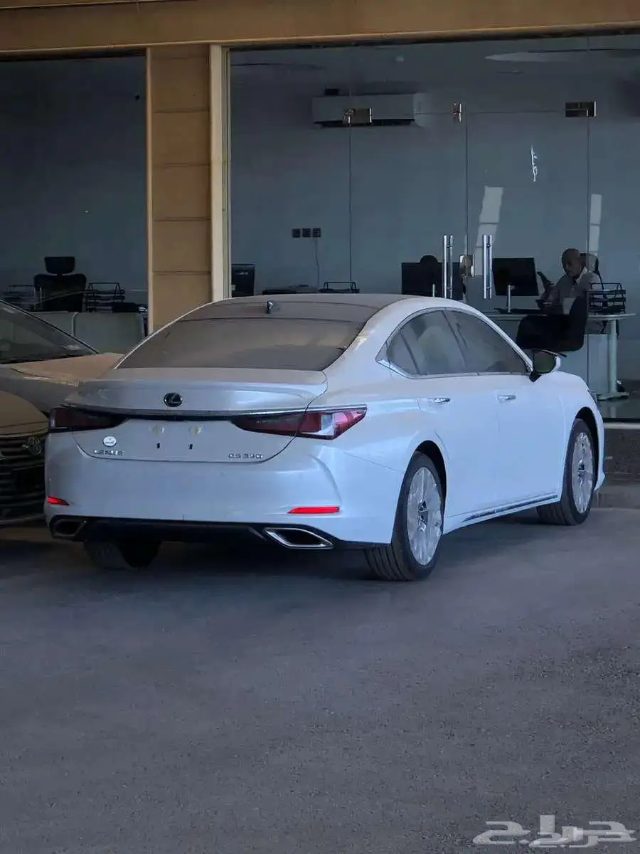 لكزس ES 350 فئه CC بريمي موديل 2025 متوفر لدى الحسن 2