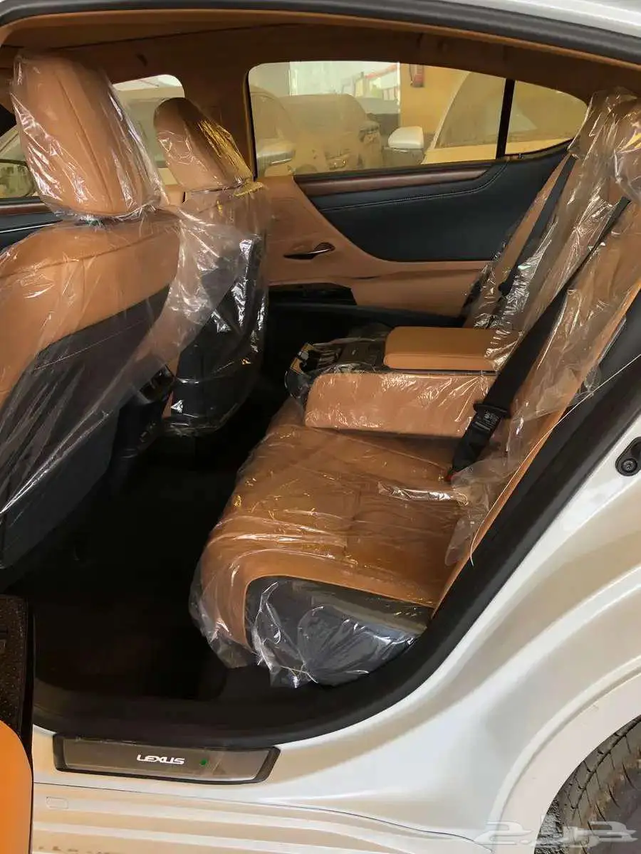 لكزس ES 350 فئه CC بريمي موديل 2025 متوفر لدى الحسن 5