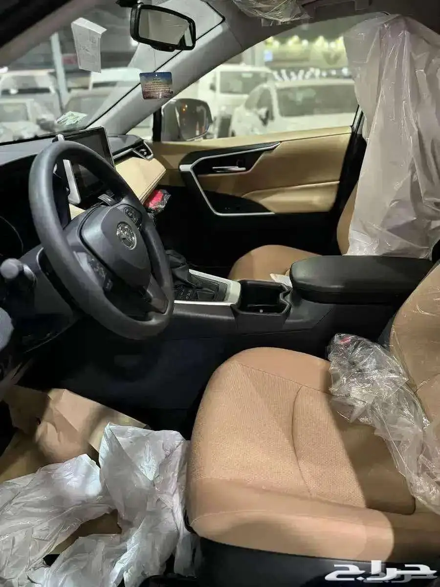 تويوتا راف فور بنزين XLE نص فل فتحه سقف 2025 4