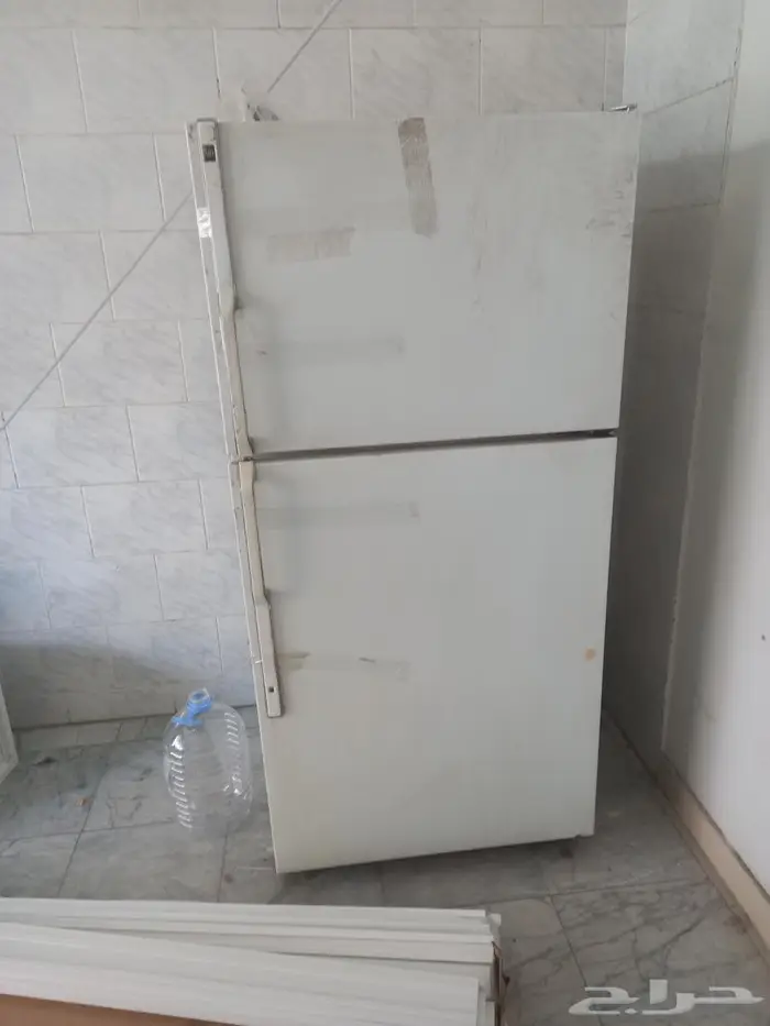 ثلاجه للبيع الحاله متوسطه 2