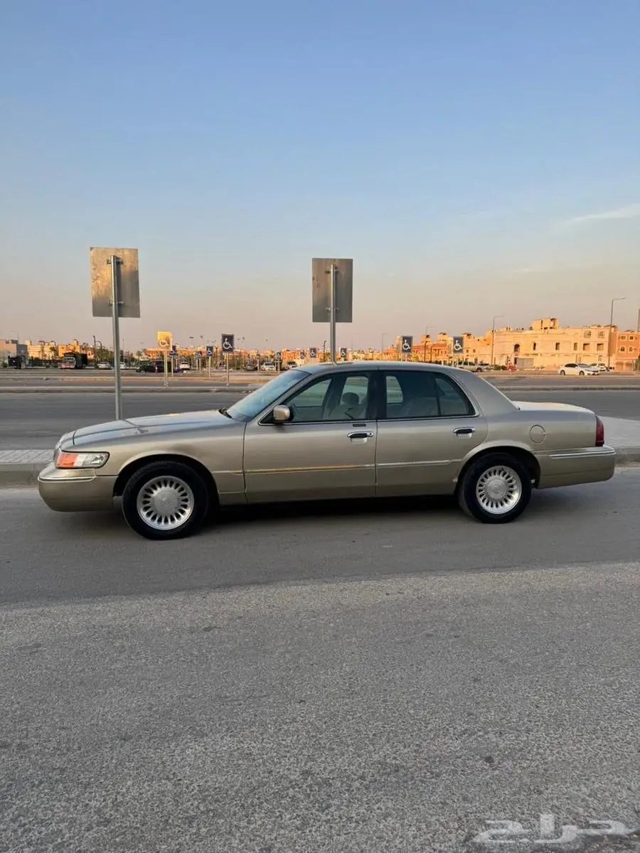 فورد جراند ماركيز 2000 0