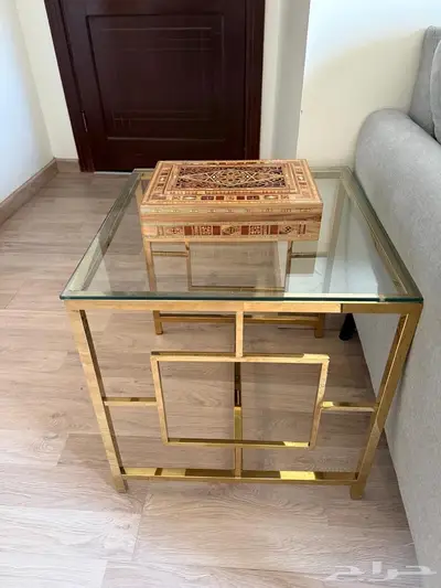 طاولات من آشلي بحالة ممتازة 3