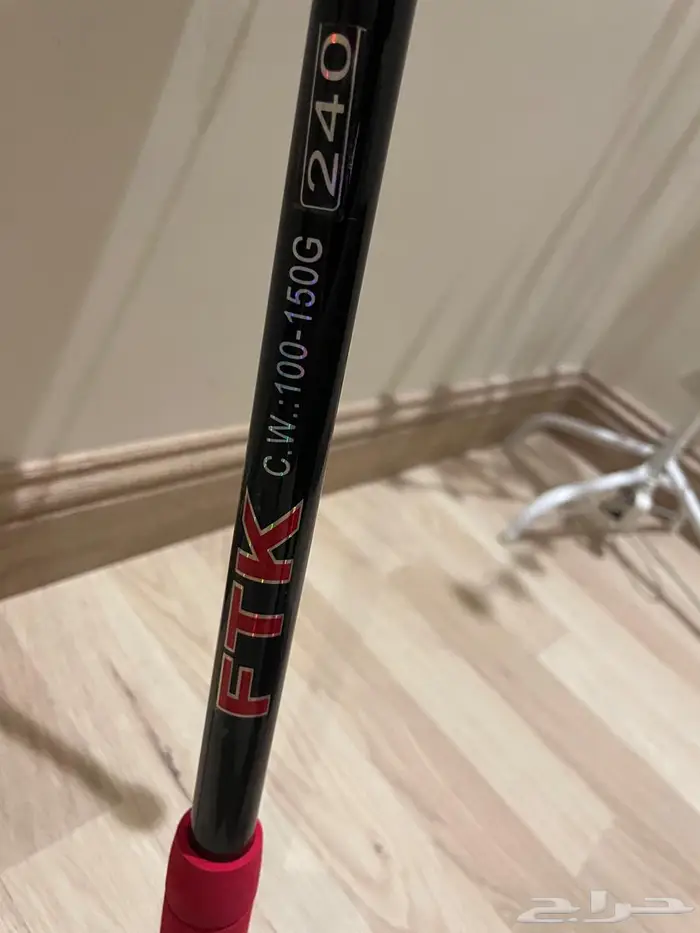 قصبة صيد شبه جديدة 2 متر واربعين 0