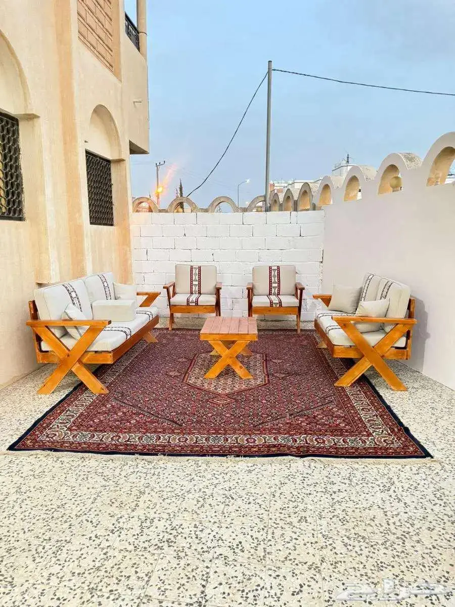 للإيجار دور سكني مؤثث بالكامل 0