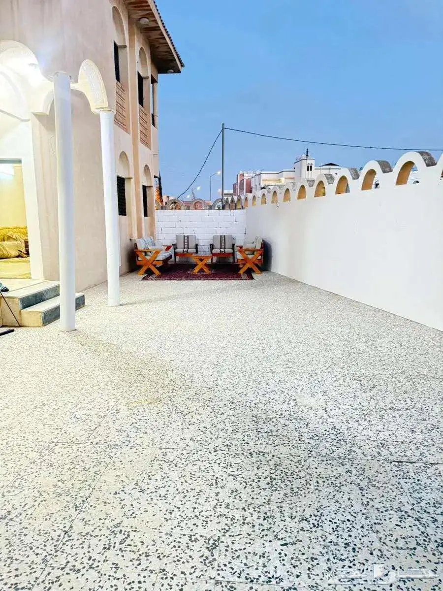 للإيجار دور سكني مؤثث بالكامل 1