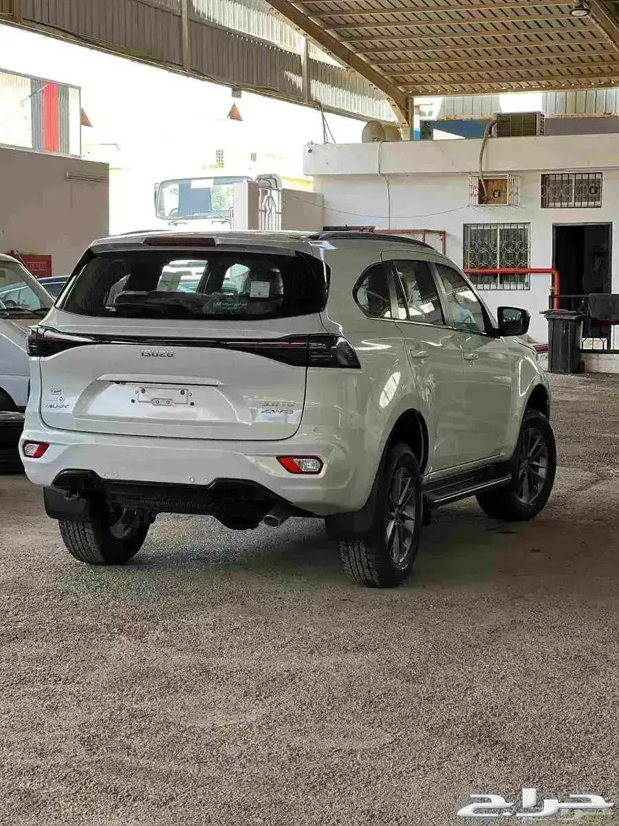ايسوزو 2025 جيب MUX فل كامل ديزل دبل كاش وتقسيط 1