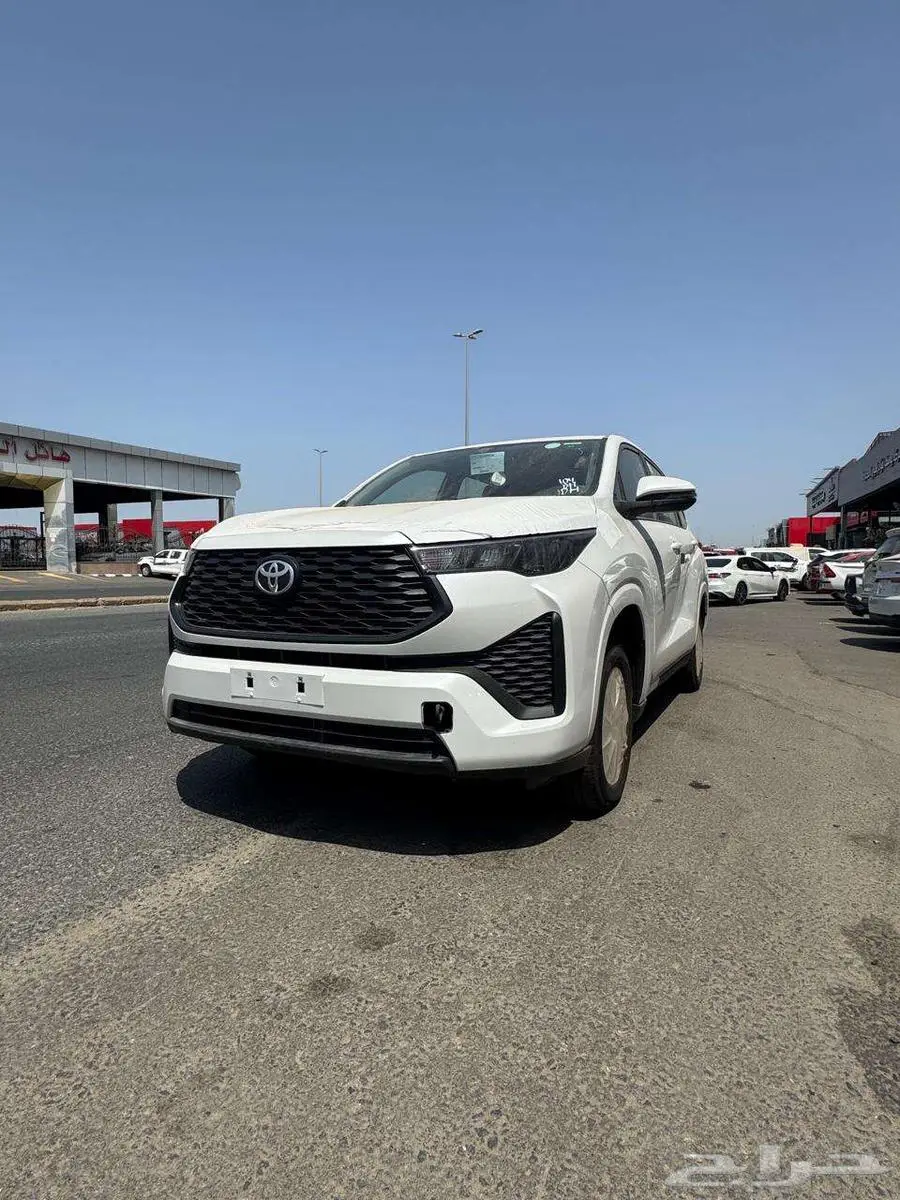 تويوتا اينوفا GL بنزين 2000 cc ابيض موديل 2025 6