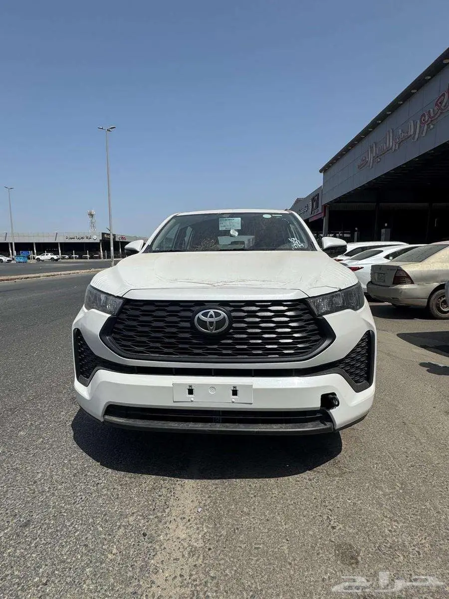 تويوتا اينوفا GL بنزين 2000 cc ابيض موديل 2025 5