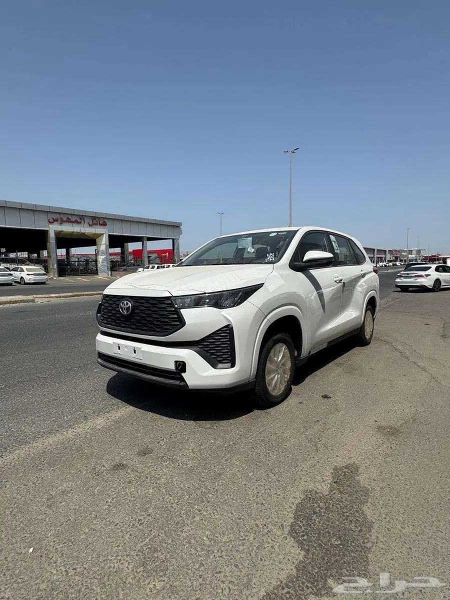 تويوتا اينوفا GL بنزين 2000 cc ابيض موديل 2025 4