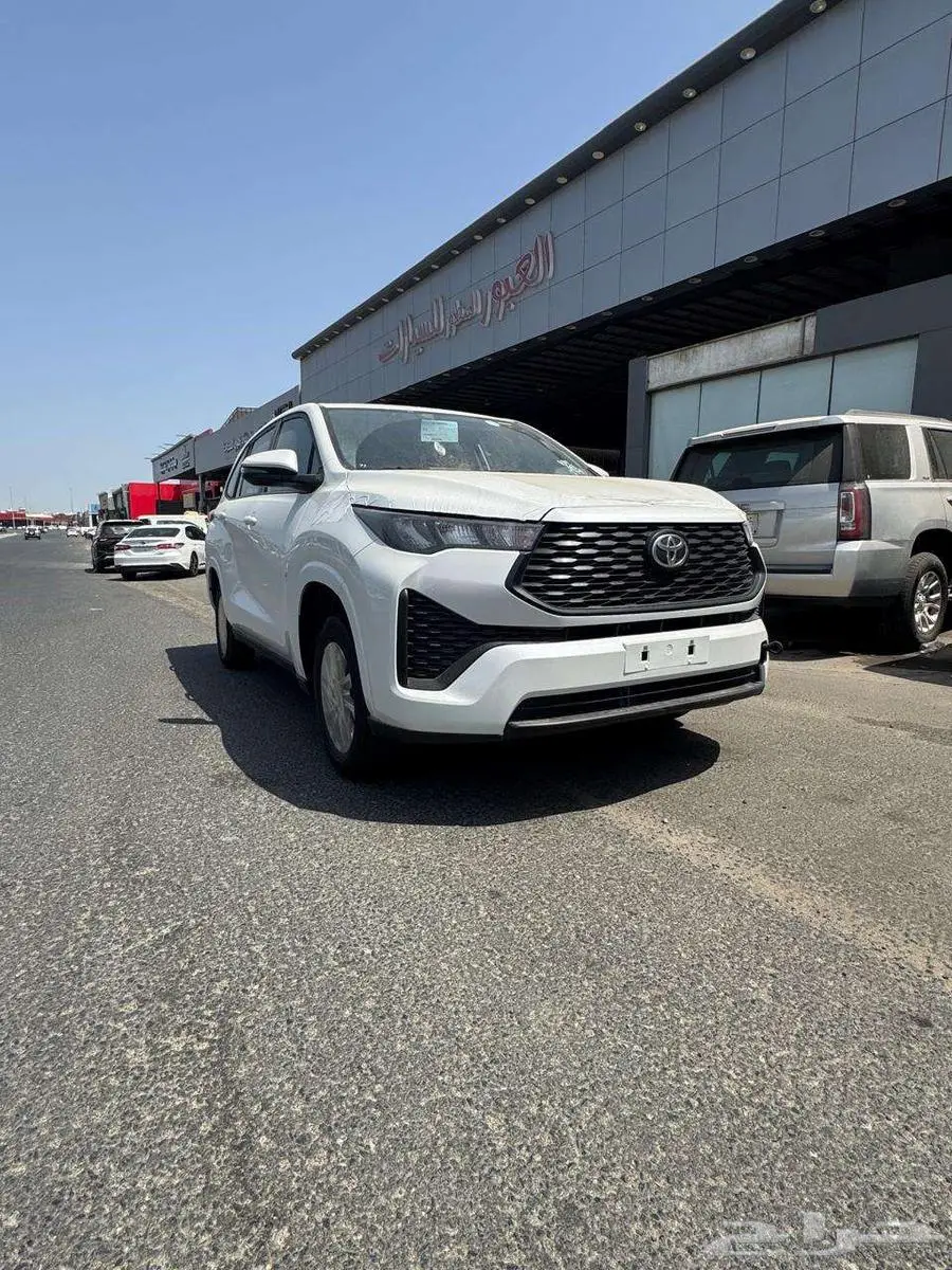 تويوتا اينوفا GL بنزين 2000 cc ابيض موديل 2025 0