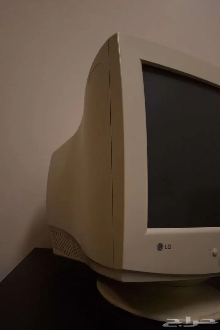 شاشة كمبيوتر قديمة LG Studioworks 775N CRT 5