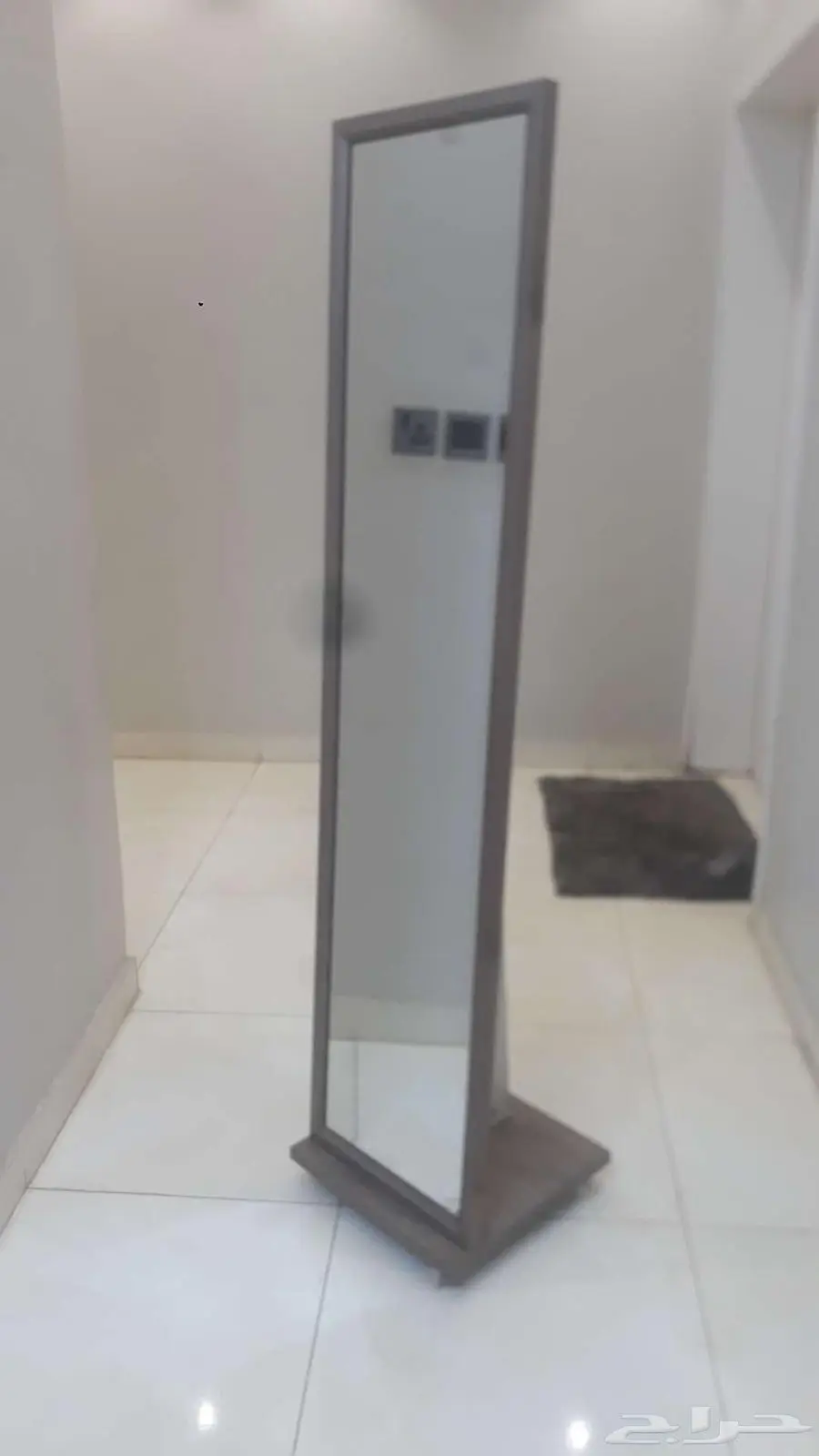 مرآه متحركه كلاسيكيه مع دولاب صغير كلاسيكي 0