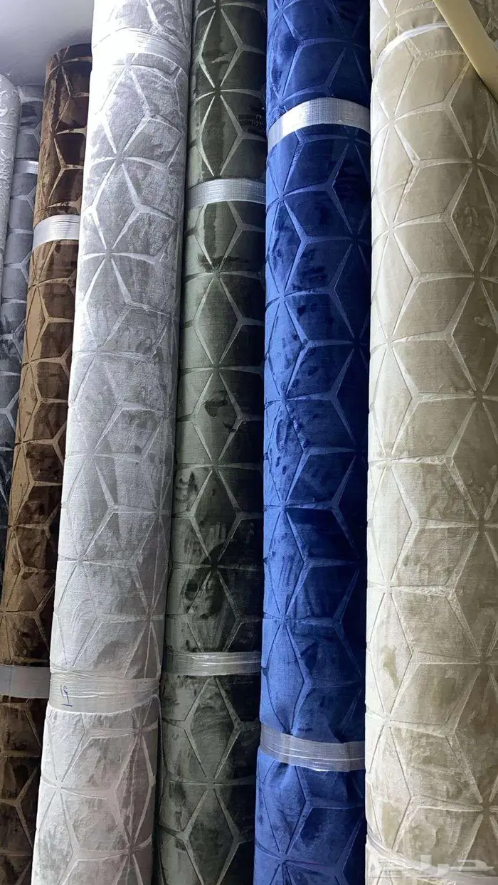 يوجد لدينا جميع انواع الموكيت التركي والحرير والإماراتي 4