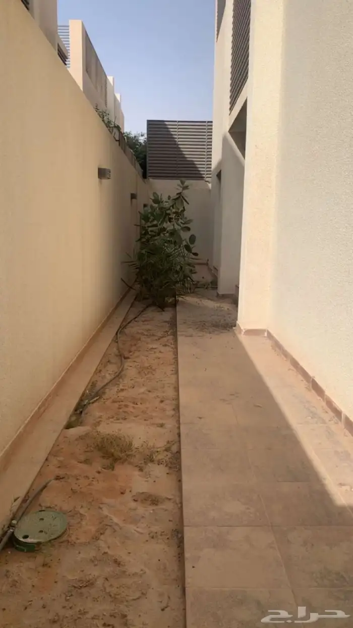 للبيع فيلا في الرمال مؤثثه ( حره) 4