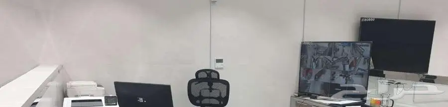 شاشات وارفف حديديه وارفف خشبيه وستائر مستعمل شبه جديد 0