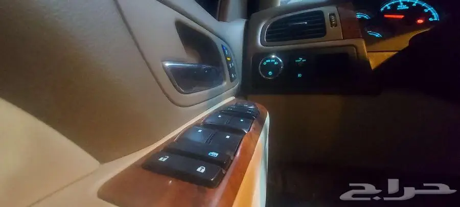 للبيع تاهو مخزنه عداد 100الف فل كامل 2014 11