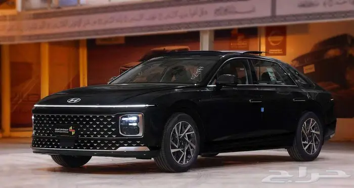 الفخامة المتنقلة اكتشف أزيرا إكسكلوسف 2025 من صالح للسيارات 6