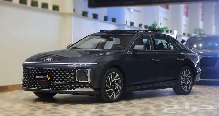 الفخامة المتنقلة اكتشف أزيرا إكسكلوسف 2025 من صالح للسيارات 4