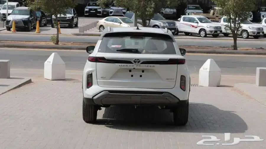 تويوتا اوربان كروزر 2025 ابيض كاش - اقساط 7