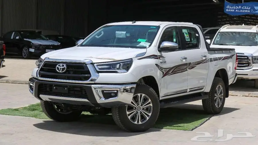 هايلوكس غمارتين S-GLX 4 4 اوتوماتك بنزين 2025 16
