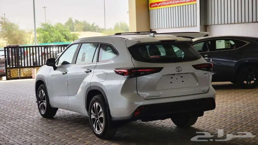 تويوتا هايلاندر GLE 2025 البيع كاش واقساط عبر البنوك 4