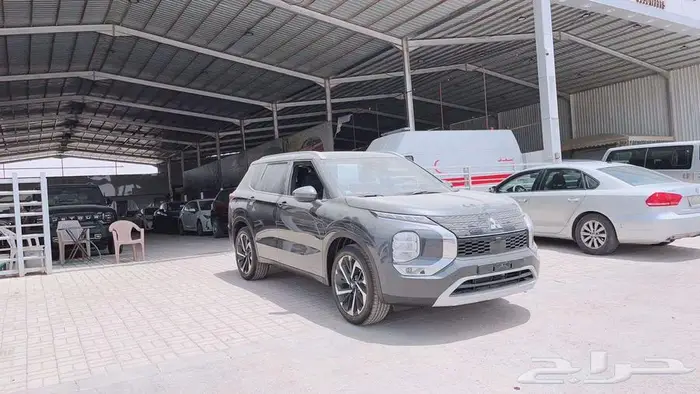 ميتسوبيشي اوتلاندر - نصف فل 7 راكب 2025 2