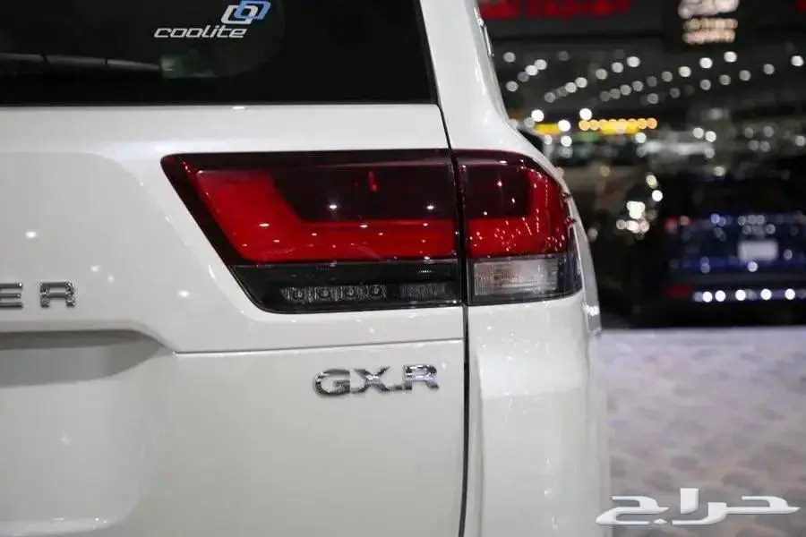 تويوتا لاندكروزر GXR L4 فل كامل فتحة سقف بنزين موديل 2023 6