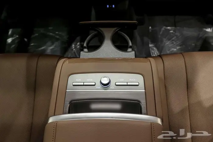 الفخامة المتنقلة اكتشف أزيرا إكسكلوسف 2025 من صالح للسيارات 13