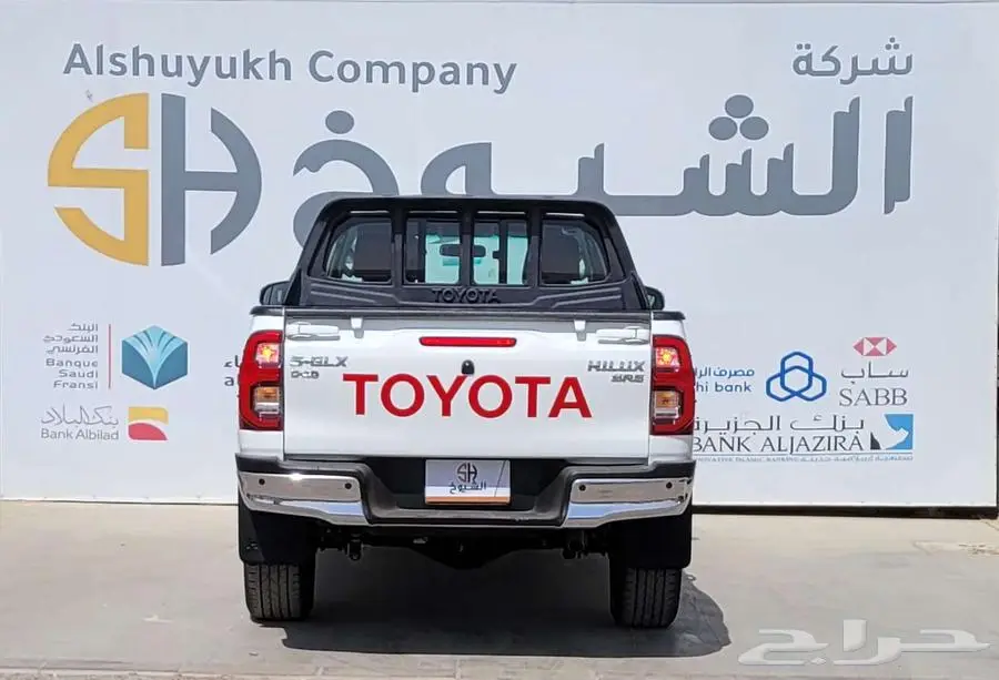 تويوتا هايلوكس غمارتين ديزل موديل 2023 قير اوتوماتيك 4