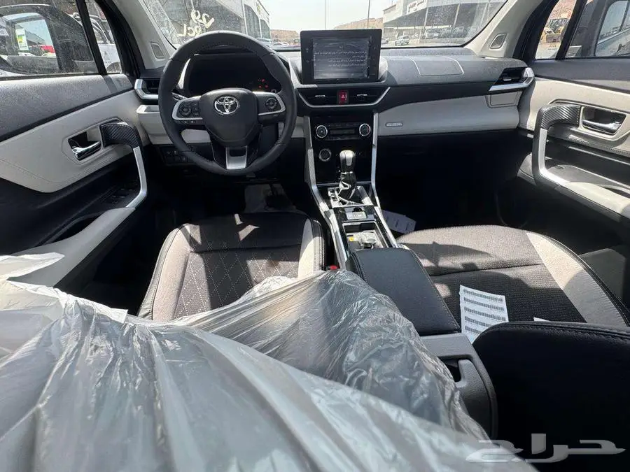 تويوتا فيلوز فل كامل 1500 cc اسود العائليه موديل 2025 4