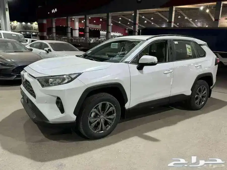تويوتا راف فور بنزين XLE نص فل فتحه سقف 2025 0