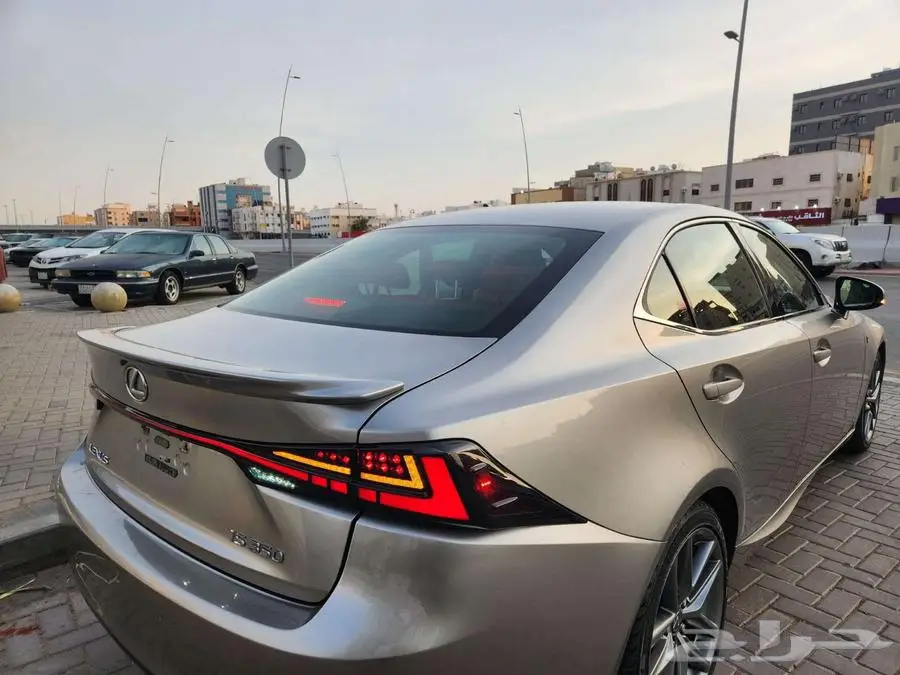 صدام مع شبك الشكل الجديد لكزس ارنوب LEXUS IS 2015 1