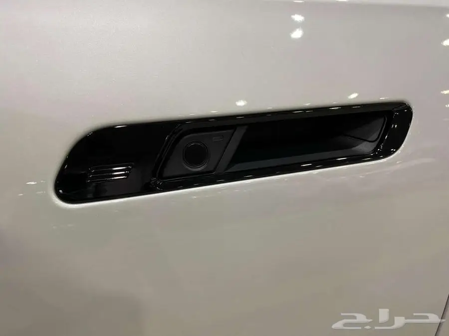 بي ام دبليو 735i 2025 ابيض داخل احمر الفئة السابعة خليجي 22