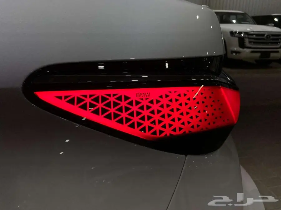 بي ام دبليو 735i 2025 ابيض داخل احمر الفئة السابعة خليجي 21