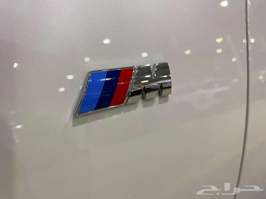 بي ام دبليو 735i 2025 ابيض داخل احمر الفئة السابعة خليجي 33