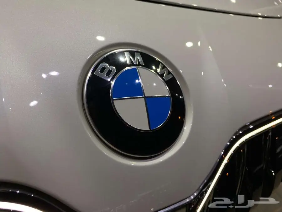 بي ام دبليو 735i 2025 ابيض داخل احمر الفئة السابعة خليجي 15