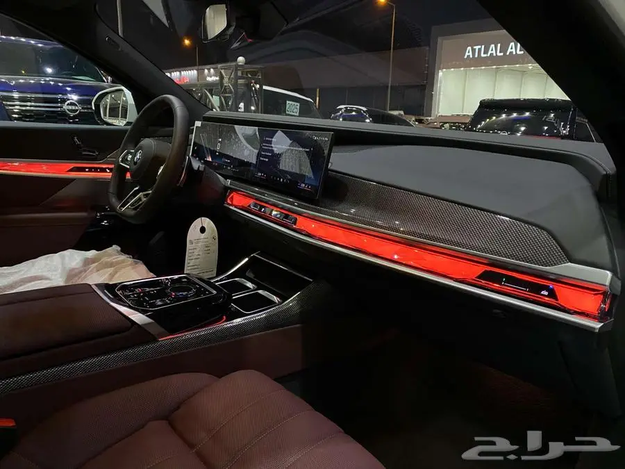 بي ام دبليو 735i 2025 ابيض داخل احمر الفئة السابعة خليجي 11