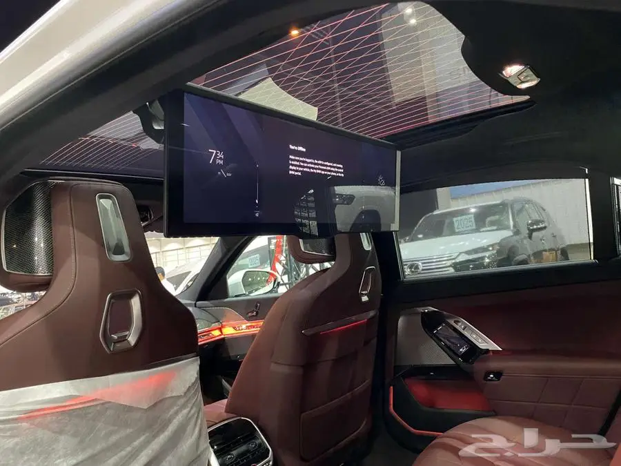 بي ام دبليو 735i 2025 ابيض داخل احمر الفئة السابعة خليجي 49