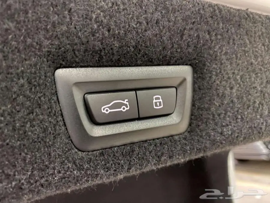 بي ام دبليو 735i 2025 ابيض داخل احمر الفئة السابعة خليجي 12