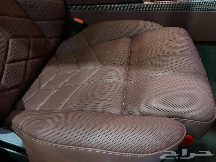 بي ام دبليو 735i 2025 ابيض داخل احمر الفئة السابعة خليجي 62