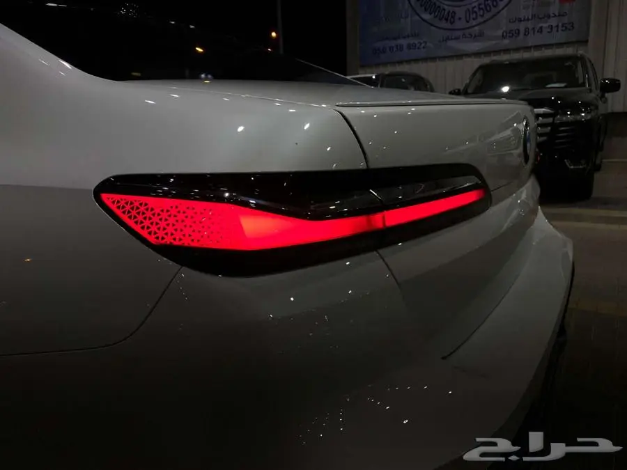 بي ام دبليو 735i 2025 ابيض داخل احمر الفئة السابعة خليجي 20