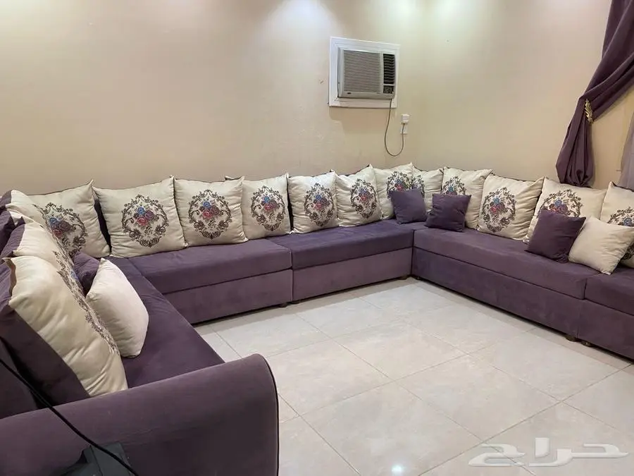 كنب غرفة 4  5. نظيف والخشب سليم. مع الستاره 1