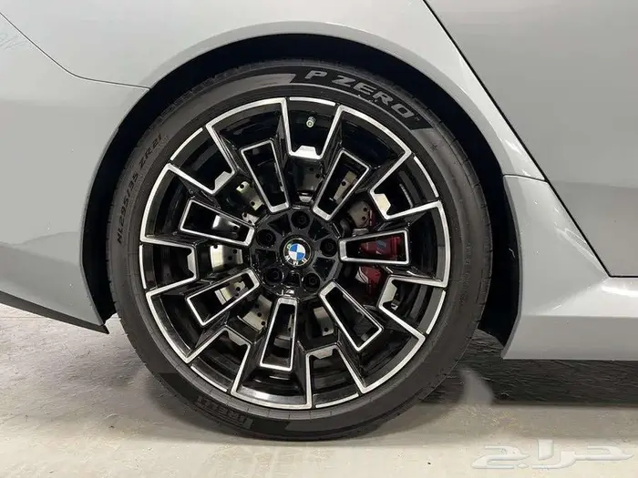 BMW M5 2025 V8 AWD سعر مميز جدا 13