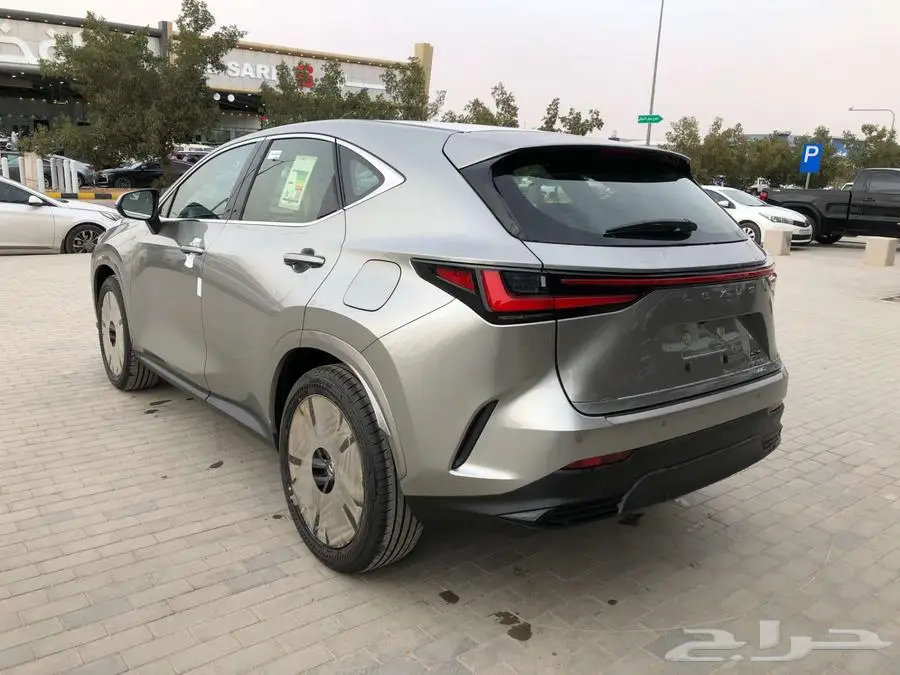 لكزس NX 350 AA 2025 تيتانيوم داخلي احمر 11