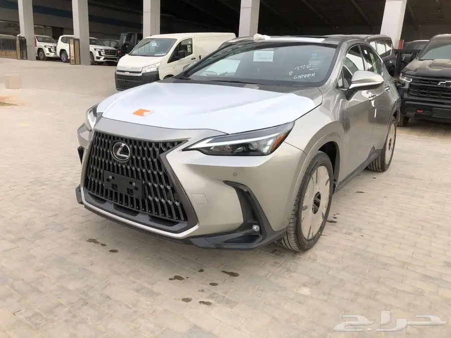 لكزس NX 350 AA 2025 تيتانيوم داخلي احمر 2