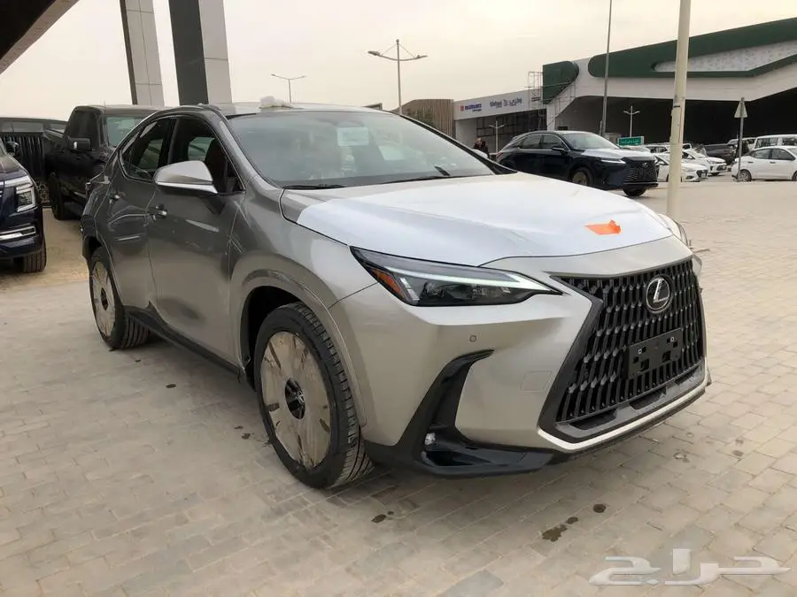 لكزس NX 350 AA 2025 تيتانيوم داخلي احمر 1