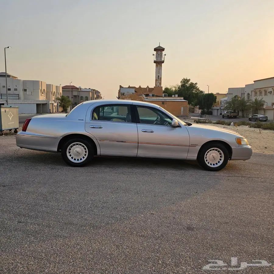 لينكون تاون  كار اكزكتف 0