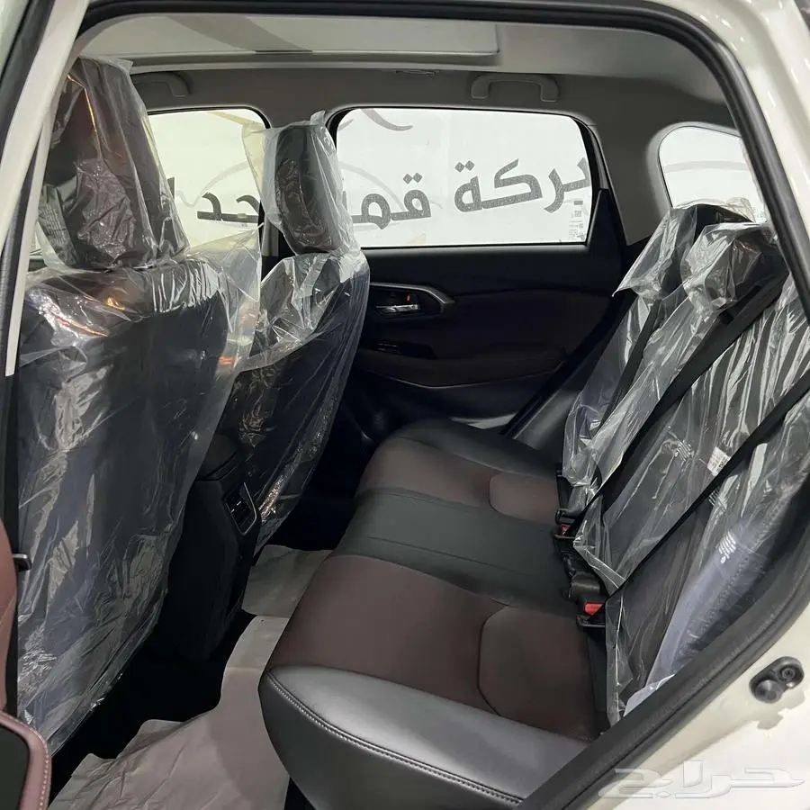 تويوتا اوربان كروزر GLX بنزين 2025 كاش أو أقساط 4