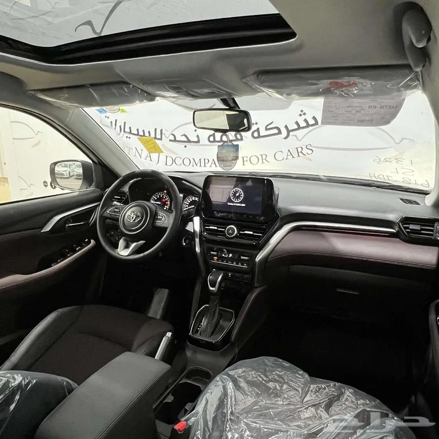 تويوتا اوربان كروزر GLX بنزين 2025 كاش أو أقساط 5